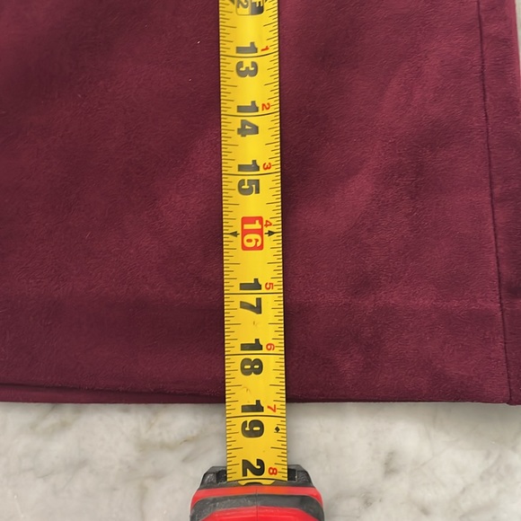 NWT -LOFT suede skirt - Size 12 - Picture 8 of 8